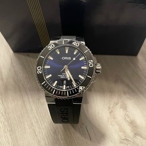ORIS Aquis very good pre owned condition Blue dial 43m
